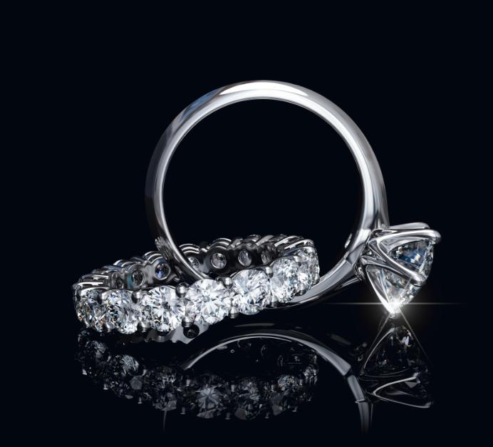 pierścionek z diamentem